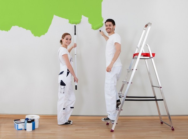 Jak malować ściany i sufity wałkiem?